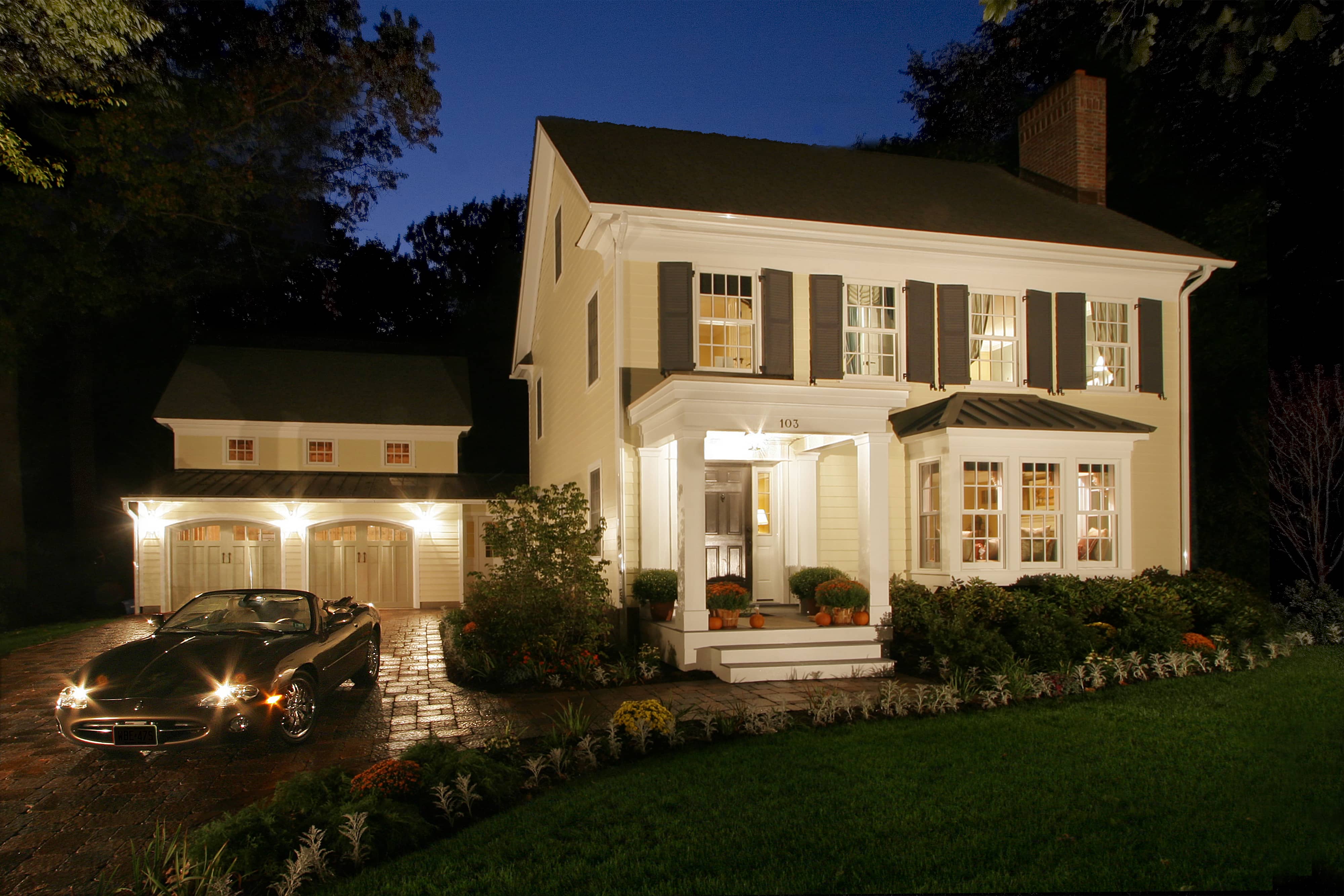 SHOW HOUSE